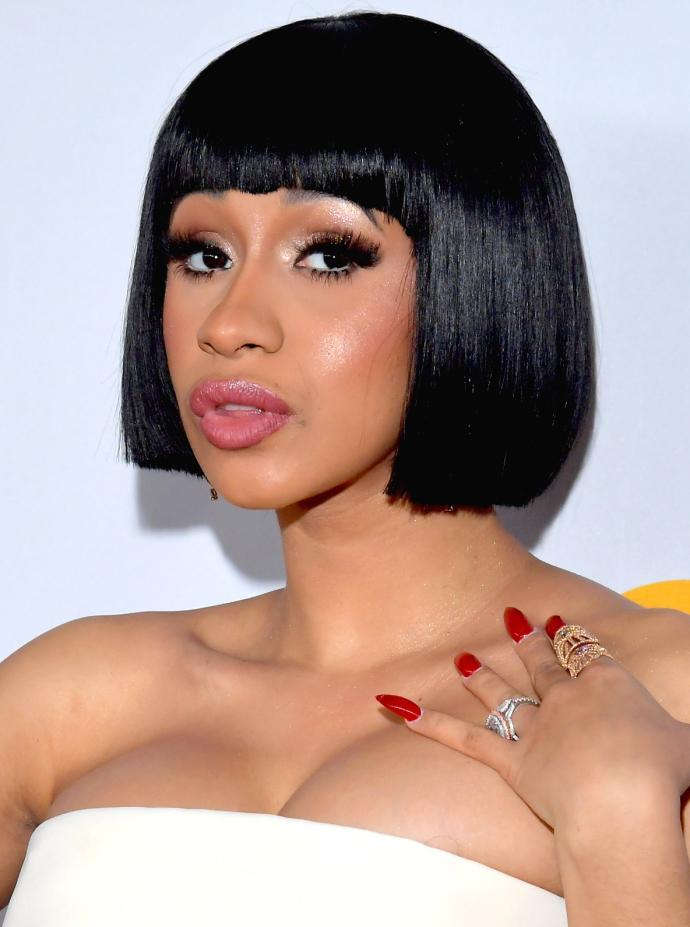 Карди Би фото: до и после пластики