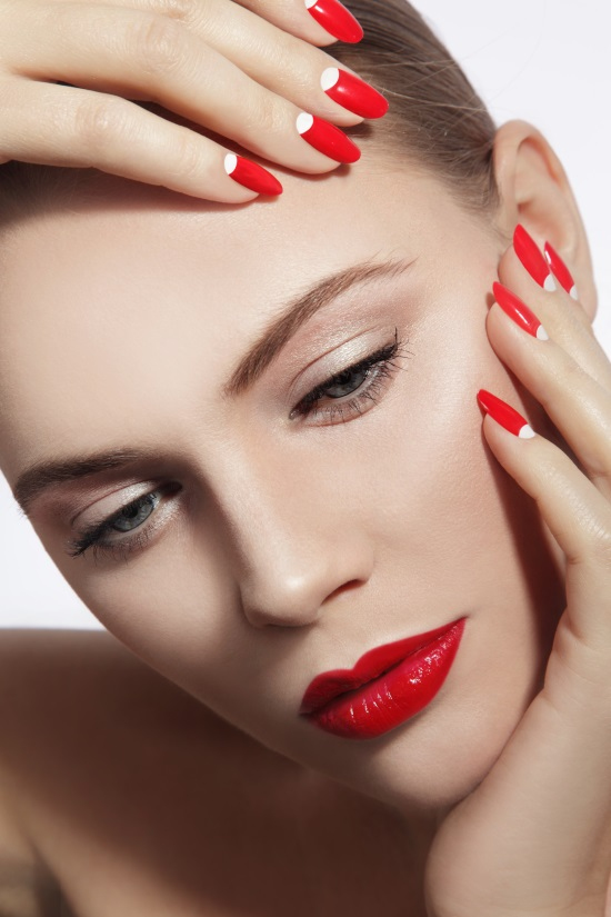 Что такое эндоскопическая подтяжка с эндотинами?