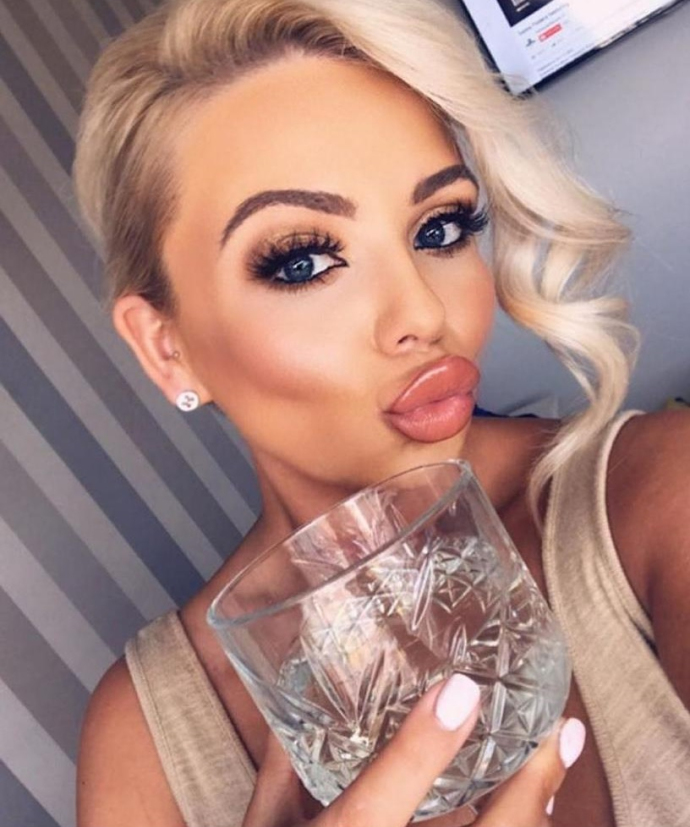 "Утиные" губы — антитренд сезона. Чем заменить? 