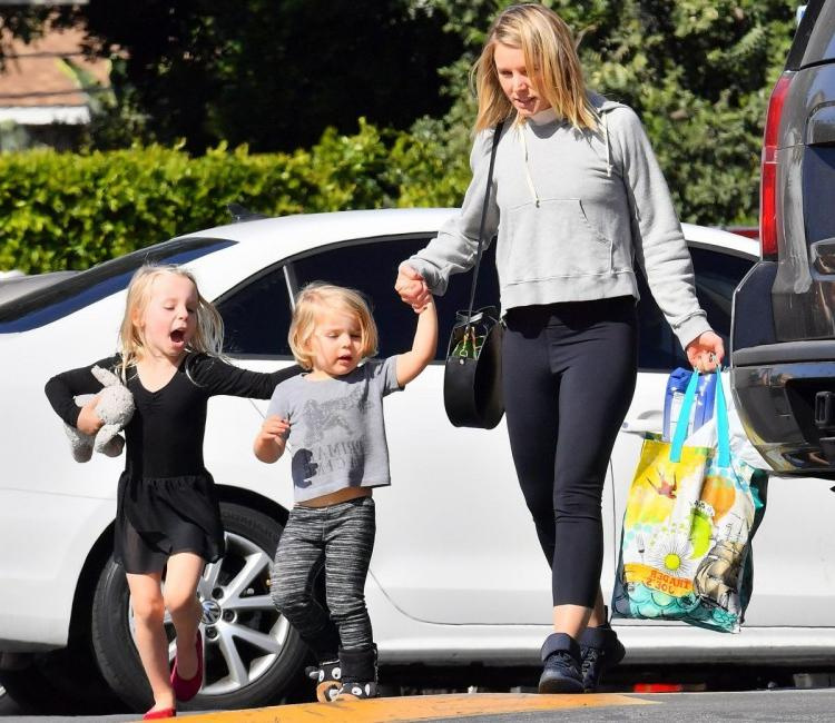 Фото: Кристен Белл с дочерьми