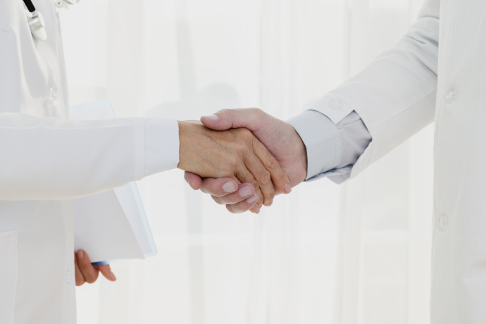 Пластический хирург и косметолог: вместо или вместе?