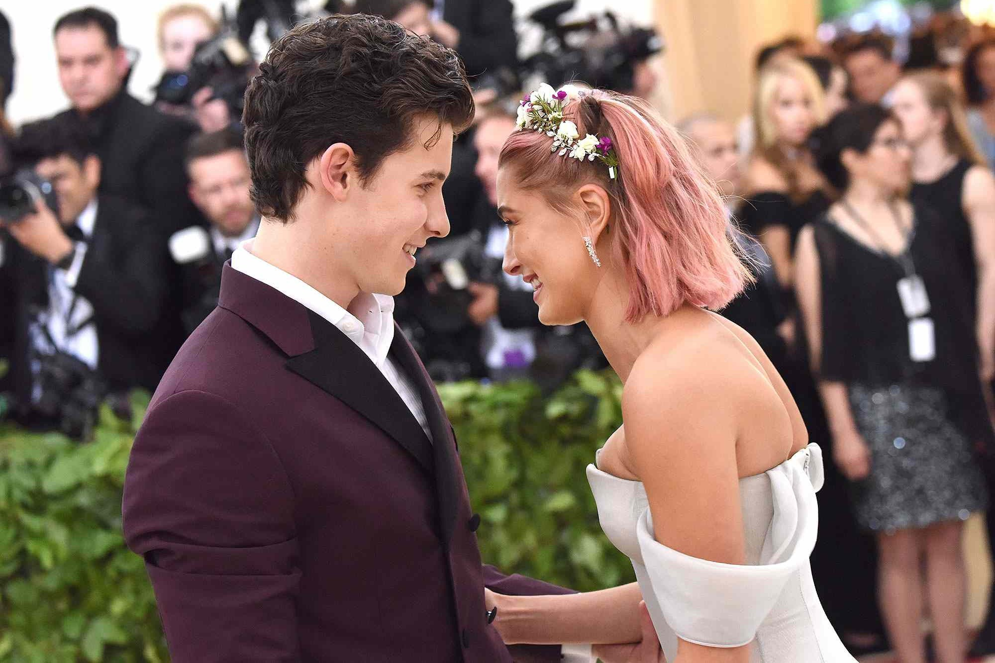 Хейли Болдуин (Бибер) и Шон Мендес