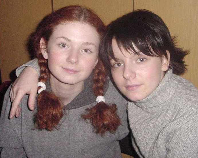 Юля Волкова и Лена Катина в ансамбле «Непоседы»