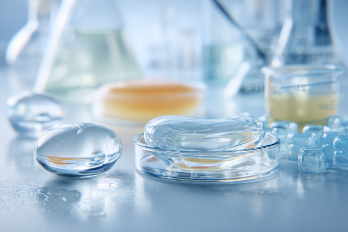 Эволюция грудных имплантов: от жидкого геля 90-х до современных когезивных форм